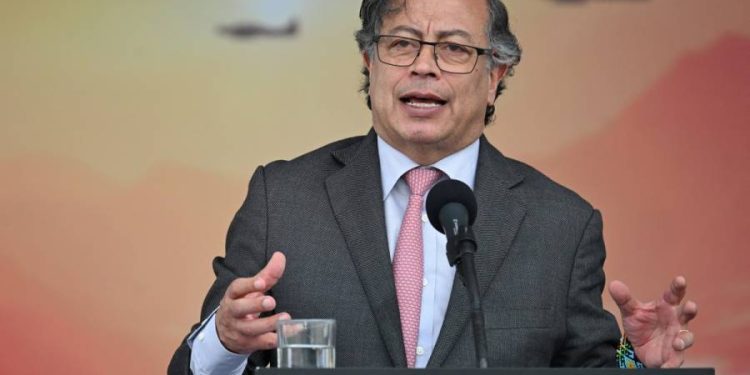 Petro critica a Name por reforma pensional: “Un Tour de France con el Gobierno”