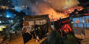Incendió consumió al menos 70 casas en un barrio de Bogotá