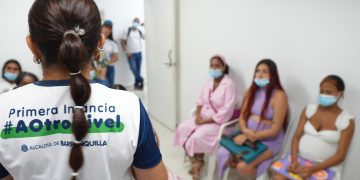 Certificación en atención a la mujer y la infancia recibieron tres Caminos distritales