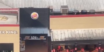 Burger King anuncia cierre temporal de restaurante donde un hombre se bañó desnudo en un tanque de agua
