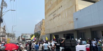 Comerciantes y ciudadanos exigen justicia por la muerte de Marcos Díaz Plata en Soledad