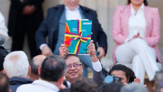 Con un desayuno convocado por Petro a los senadores, buscará salvar la reforma a la salud