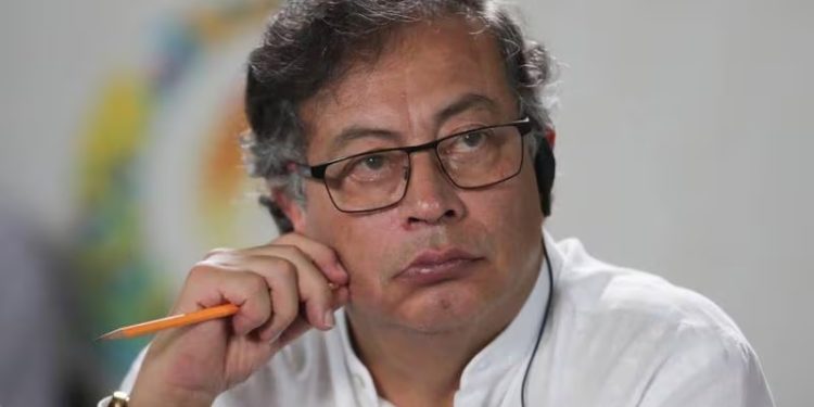 Petro solicitó investigar si hubo aportes del Clan del Golfo en “vaca” para vías 4G en Antioquia