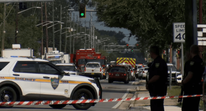 Tres tiroteos en Jacksonville dejan un muerto y tres heridos en medio de celebraciones