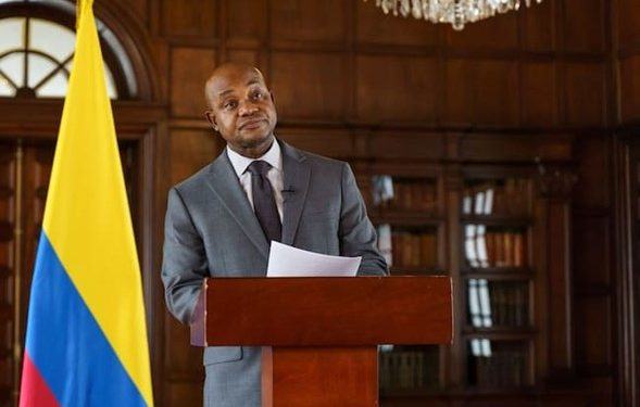 Canciller aseguró que no firmará contrato de pasaportes para Thomas Greg