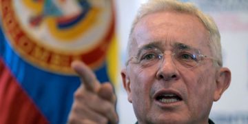 “Pago los prediales a los municipios, no sabía que se deben pagar al Presidente”: Uribe a Petro