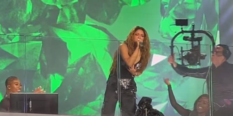 Shakira sorprendió a sus seguidores con un concierto gratuito en Times Square