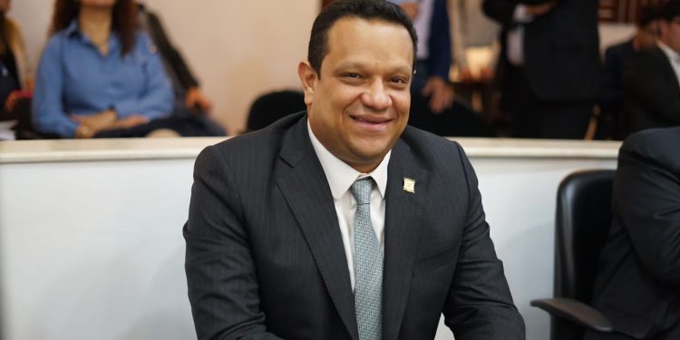 La Corte Suprema acusa al Representante Jorge Cerchiaro por irregularidades en contrato de alumbrado