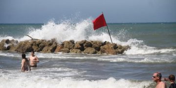 Alerta en el Caribe: fuertes vientos y oleaje preocupan a autoridades marítimas