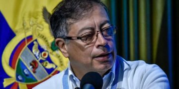 Petro asegura que empresarios en Barranquilla buscarían reunir $100 mil millones para sacarlos de la Presidencia previendo constituyente
