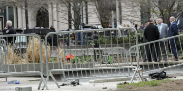 Murió hombre que se prendió en fuego a las afueras del juicio contra Donald Trump