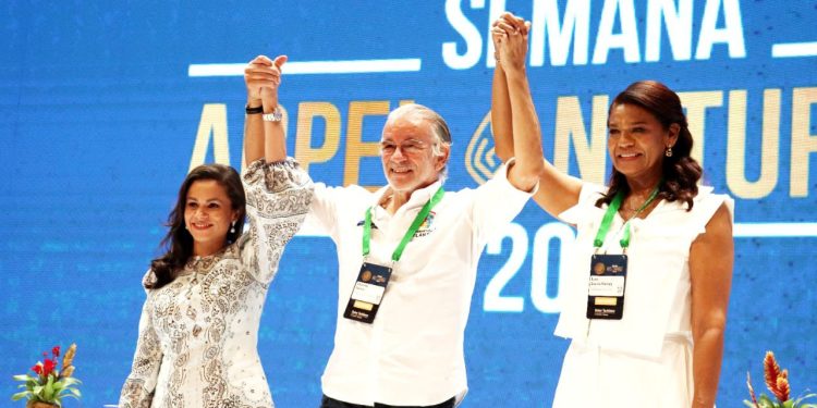 Gobernadores del Caribe firman declaración para fomentar proyectos energéticos alternativos en Semana Arpel Naturgas
