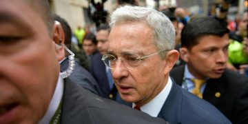 Uribe señaló a esposa del exparamilitar Juan Guillermo Monsalve de hacer parte de complot en su contra