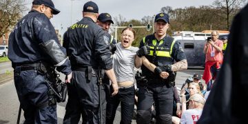 Arrestan a la activista Greta Thunberg durante protesta en Países Bajos