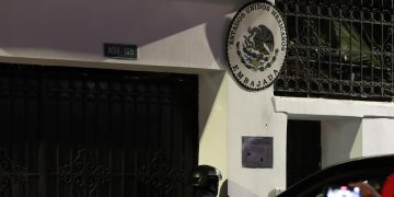 EE.UU. condena el asalto a la embajada de México en Ecuador
