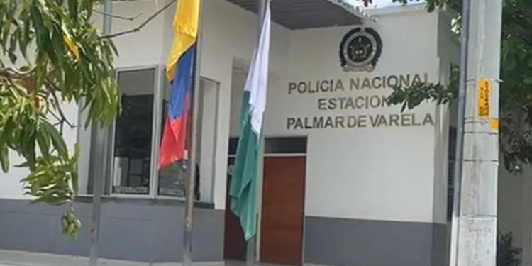 “Estaba dormida cuando sintió al hombre encima, era el comandante de la estación borracho”: contó madre de patrullera de policía abusada