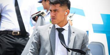 Universitario de Perú ya está en Barranquilla: El próximo rival de Junior por libertadores llegó a la ciudad en saco y corbata