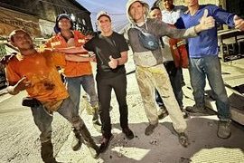 En Barranquillita, supervisando cómo avanzan las obras de pavimentación de las vías de acceso a la plaza de mercado Gran Bazar: alcalde Char