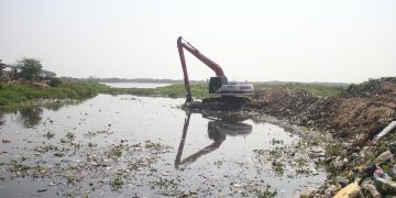 ¡Sin descanso! Distrito mantiene limpieza de arroyos para prevenir emergencias durante época de lluvias