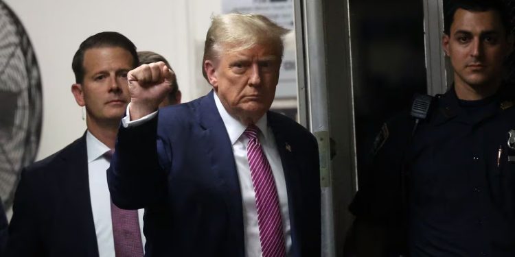 Donald Trump llegó al tribunal penal para el inicio del juicio oral