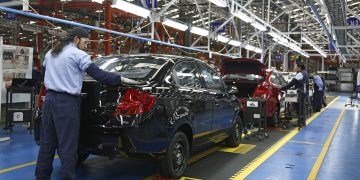 Efecto Petro: General Motors no fabrica más vehículos en Colombia. Se vienen despidos masivos