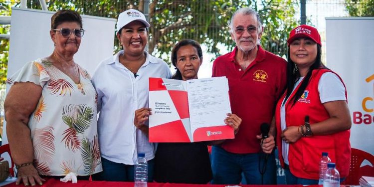 Villa Esperanza, Malambo, ya es un territorio de propietarios: gobernador Verano cumple promesa de campaña