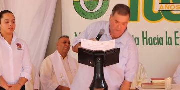 Alcalde de Sabanalarga se toma con humor incidente de pantalones caídos durante discurso