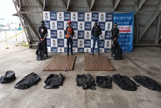 Armada de Colombia evita contaminación con estupefacientes de buque de alto bordo