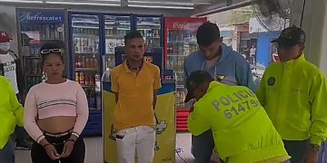 Capturados por el Gaula tres sujetos de ‘Los Costeños’ extorsionando a una droguería en Soledad 2000