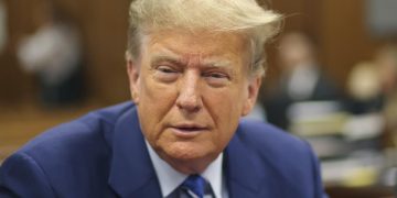Eligen a los primeros siete jurados para el primer juicio penal de Donald Trump