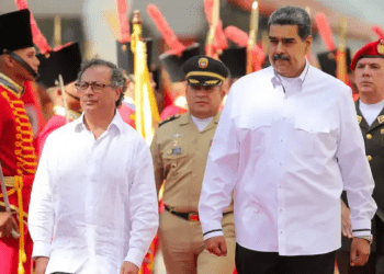 Petro viaja este martes a Caracas para encuentro con Nicolás Maduro