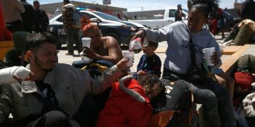 Grupos criminales engañan a migrantes mediante plataformas digitales, alerta el Comité Internacional de la Cruz Roja