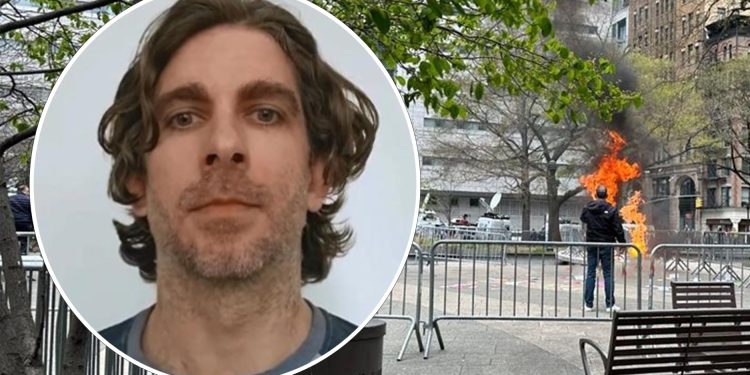 Muere sujeto que se prendió en llamas frente al tribunal que juzga a Trump