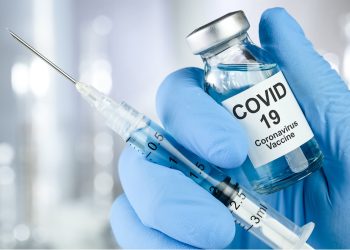No hay vacunas contra Covid-19 vencidas en bodegas, asegura MinSalud