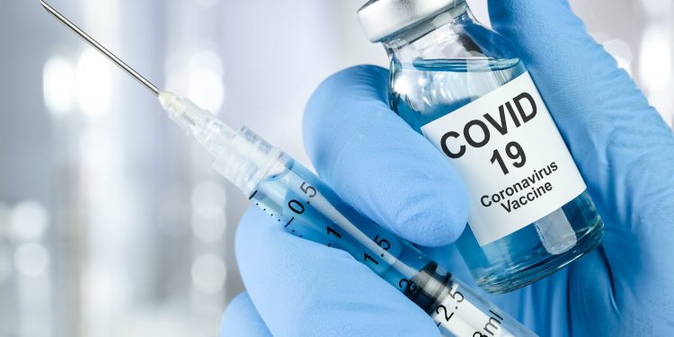 No hay vacunas contra Covid-19 vencidas en bodegas, asegura MinSalud