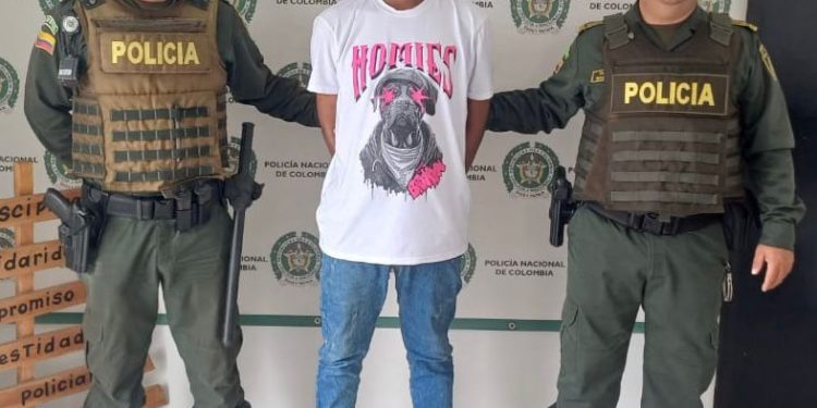 Capturado un hombre de 20 años de edad, mediante orden judicial, por el delito de violencia intrafamiliar