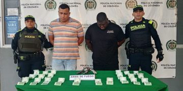Dos sujetos capturados por porte ilegal de arma de fuego y tráfico de moneda falsificada