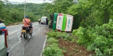 Revelan identidad de lesionados tras volcamiento de bus de Alianza Sodis en Tubará