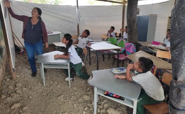 Dos maestras del resguardo indígena “López Adentro” nos enseñan el poder de la ayuda en acción