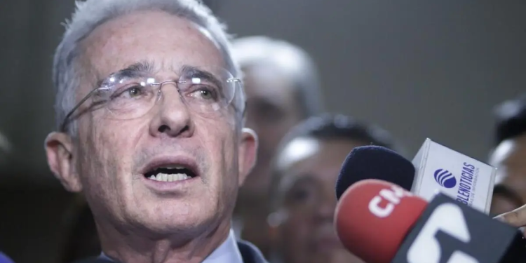 “Parece que las garantías no aplican para mí”: Uribe a Fiscalía por acusación de falsos testigos