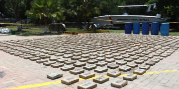 Armada incautó 704 kilogramos de clorhidrato de cocaína a 25 millas náuticas de Puerto Velero
