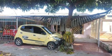 Conductor borracho colisionó de frente contra un árbol en la Vía Oriental, a la altura de Malambo