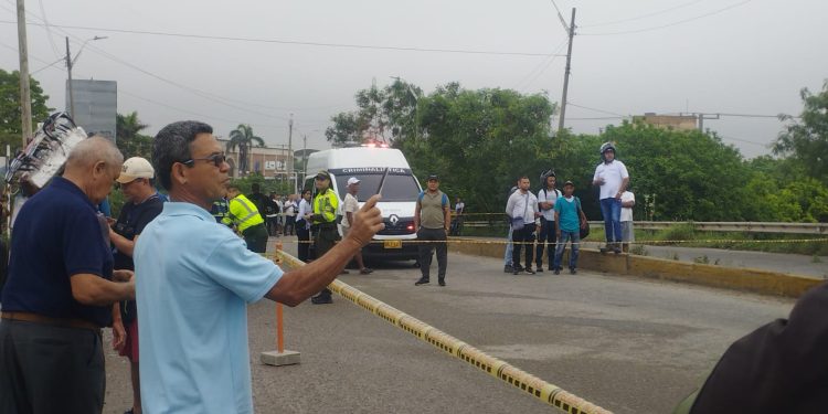 “Vi una fuga de agua debajo de la estructura”: testigos hablan del colapso de puente de la 30