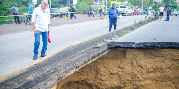 Gobernador Verano lamentó muerte de cuatro personas en emergencia en puente de la 30