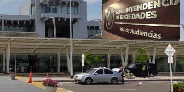 SIC multó a Valorcon S.A., Equipo Universal S.A. e Inversiones Milenium Azcipo S.A.S. por no revelar el grupo empresarial conformado con Grupo Aeroportuario del Caribe S.A.S. y otras sociedades.