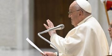 ¿Qué es la fe? El Papa responde: es el acto por el cual el ser humano se entrega libremente a Dios