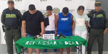 Tres hombres y una mujer capturados por porte ilegal de arma de fuego