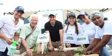 Con siembra de la primera huerta comunitaria en La Paz, inicia programa de seguridad alimentaria del alcalde Char