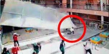 Colapsó techo del Colegio Friedrich Naumann en Bogotá. Dos menores heridos