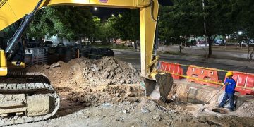 Así avanza Triple A en la reparación del colector que resultó afectado por la caída de un tramo del puente en la calle 30